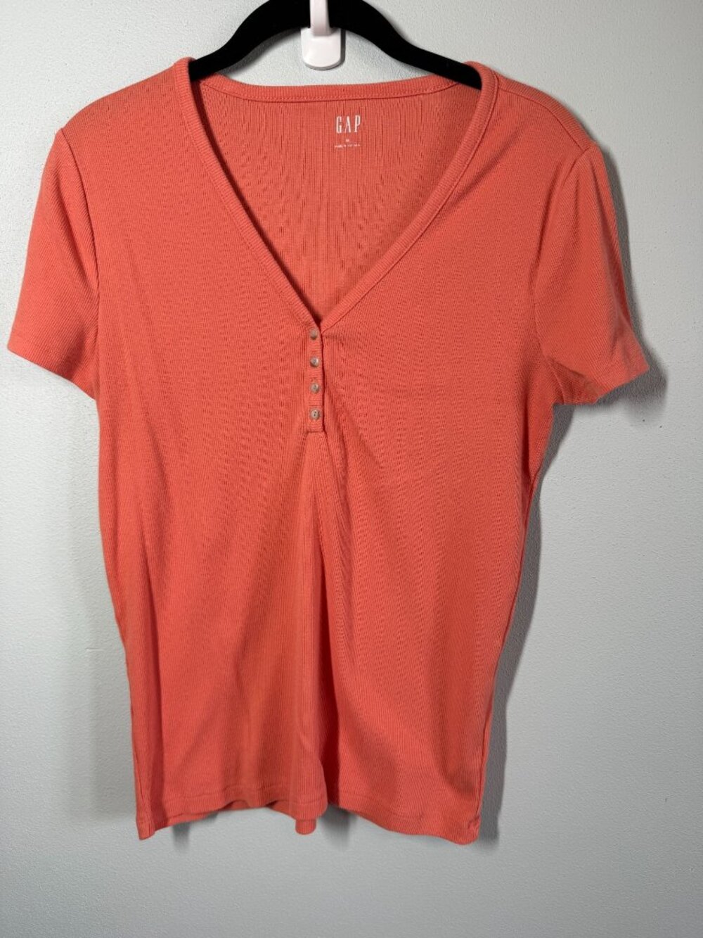 GAP Womens Medium Coral‎ Pink Knit Henley V Neck Top Short Sleeve Casual Tee